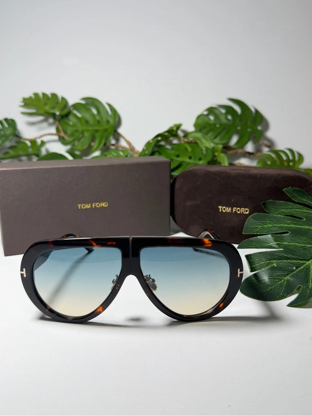 Tom Ford Tortoiseshell Aviator Sunglasses with Blue-to-Beige Gradient Lenses